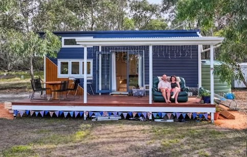 Nina & Victor Tiny House Workshop and Trailer Review
