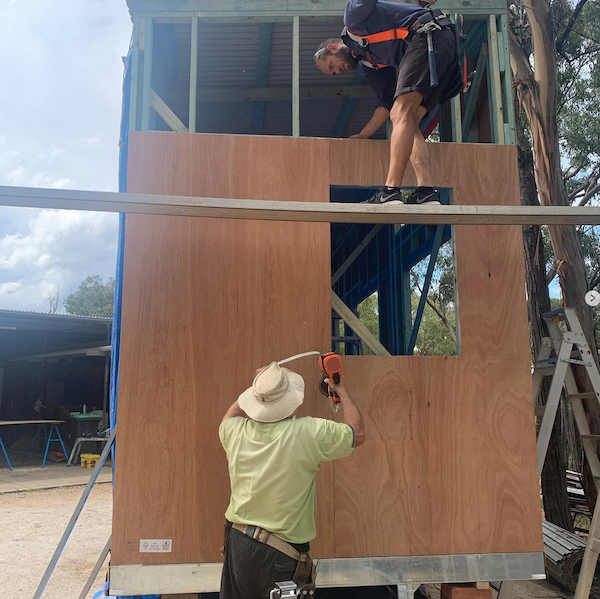 tiny_house_diy_plywood_bracing