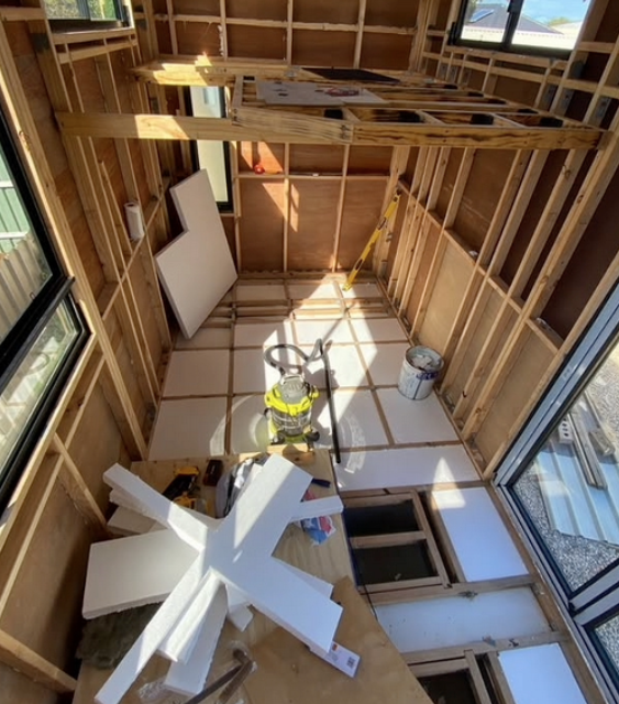 tiny_house_DIY_insulated_floor.