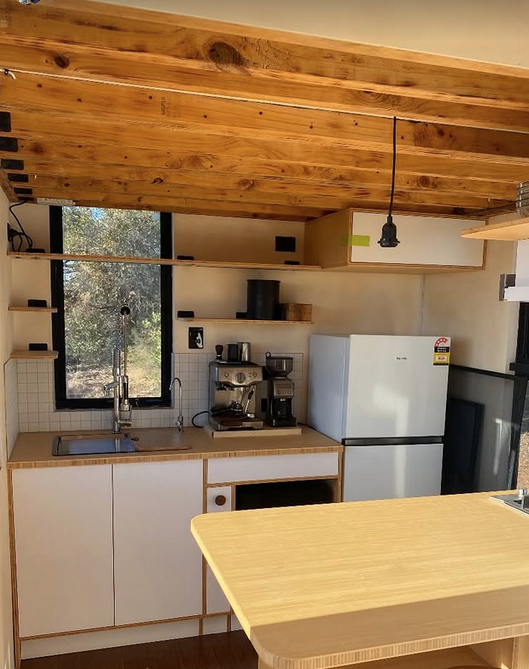 tiny_house_country_style_kitchen