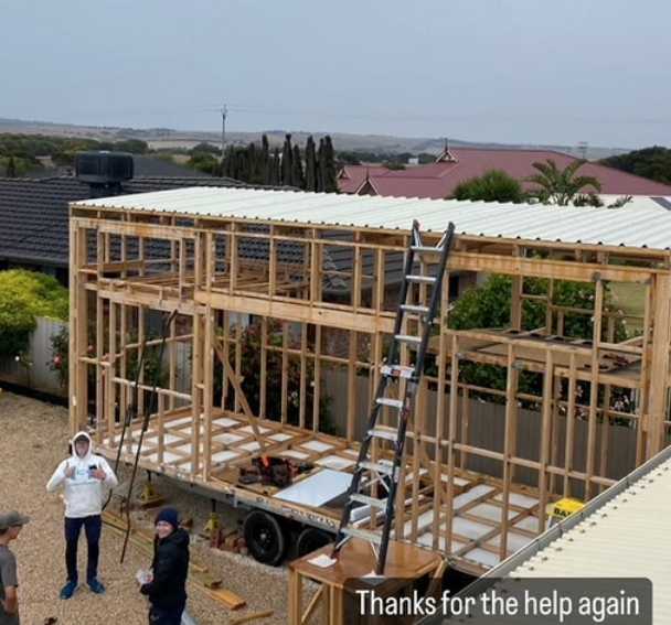 tiny_house_how_to_build_rooof_on_frame_stage