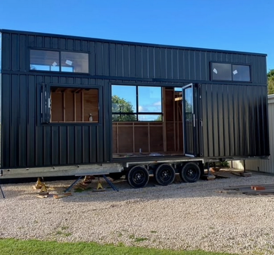 iny_house_large_bifold_door_in_centre