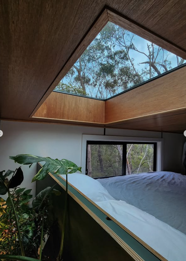 tiny_house_sky_light_above_bed